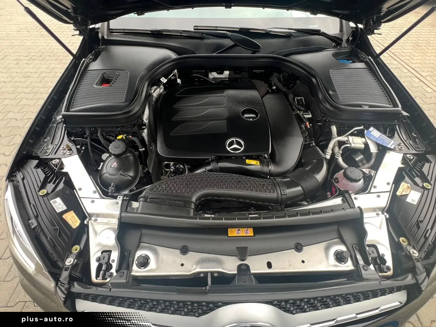 MERCEDES-BENZ GLC 200 COUPE 48V 4M AMG 19  COMAND KAMERA LED