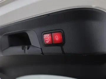 MERCEDES-BENZ GLC 200 4M Coupé MBUX Kamera LED Memory Navi