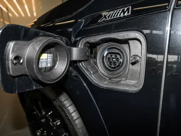 BMW XM 50e ACC HUD 360 KAM RFK NAVI LED Laser Massag