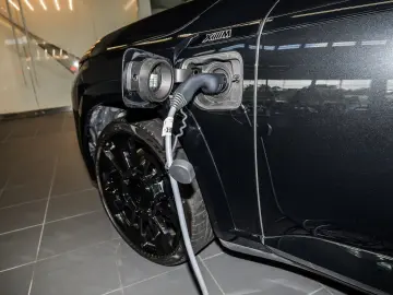 BMW XM 50e ACC HUD 360 KAM RFK NAVI LED Laser Massag