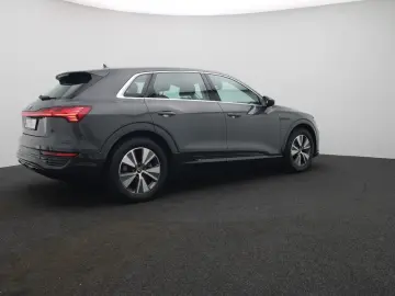 AUDI Q8 e-tron 50 e-tron quattro advanced LED Navi