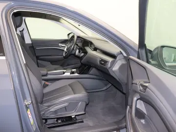 AUDI Q8 e-tron 50 e-tron quattro advanced LED Navi