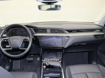 AUDI Q8 e-tron 50 e-tron quattro advanced LED Navi