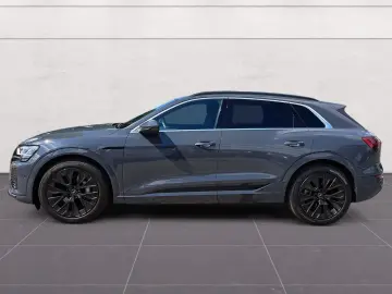 AUDI Q8 e-tron 50 quattro S line PANO MATRIX 21  KAM