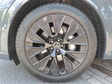 AUDI Q8 e-tron 50 quattro S line PANO MATRIX 21  KAM