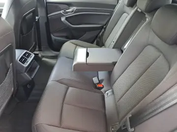 AUDI Q8 e-tron 50 quattro S line PANO MATRIX 21  KAM