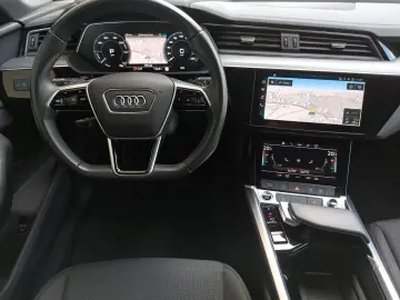 AUDI Q8 e-tron 50 quattro S line PANO MATRIX 21  KAM