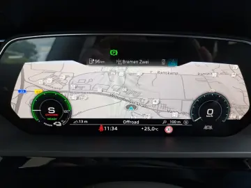 AUDI Q8 e-tron 50 quattro S line PANO MATRIX 21  KAM
