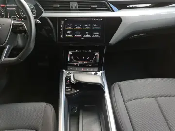 AUDI Q8 e-tron 50 quattro S line PANO MATRIX 21  KAM