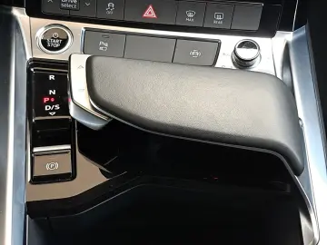 AUDI Q8 e-tron 50 quattro S line PANO MATRIX 21  KAM