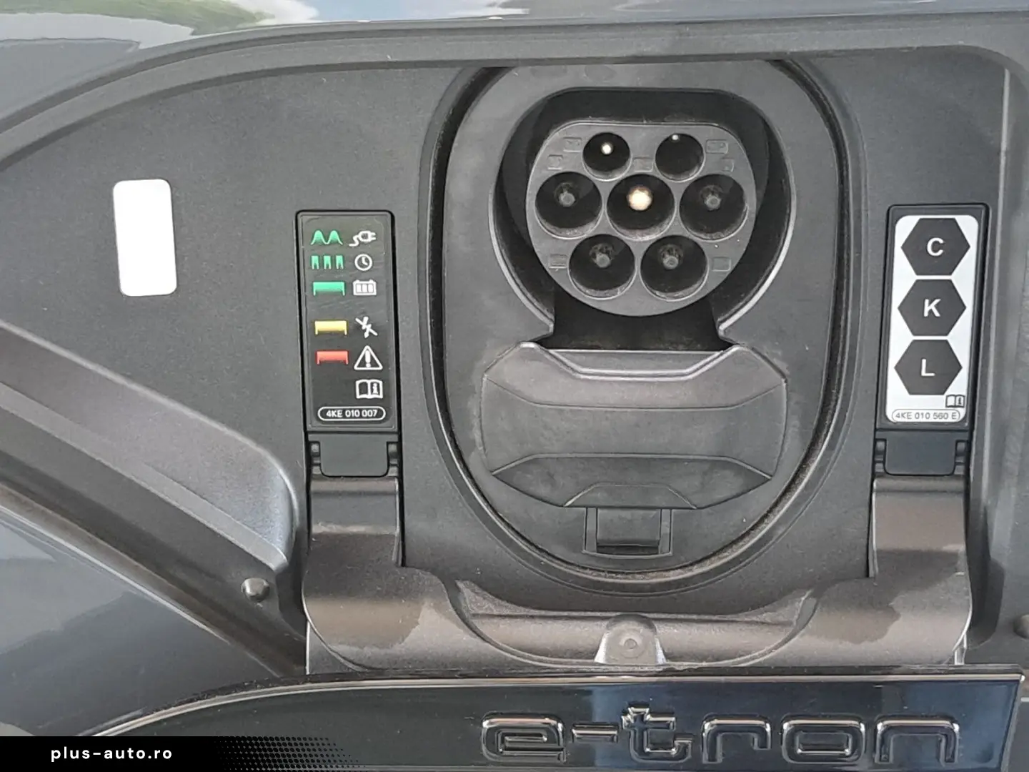 AUDI Q8 e-tron 50 quattro S line PANO MATRIX 21  KAM