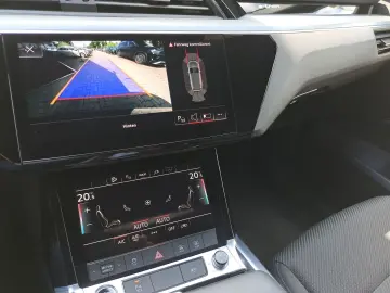 AUDI Q8 e-tron 50 quattro S line PANO MATRIX 21  KAM