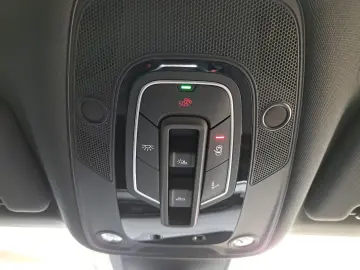 AUDI Q8 e-tron 50 quattro S line PANO MATRIX 21  KAM