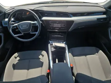 AUDI Q8 Sportback e-tron S line 50 quattro  DVD MATRI