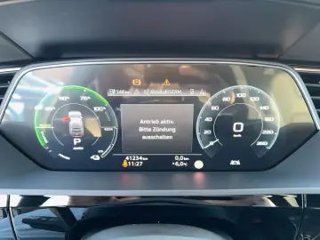 AUDI Q8 Sportback e-tron advanced 50 qu S line AHK Ma