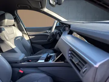 AUDI Q8 Sportback e-tron advanced 50 qu S line AHK Ma