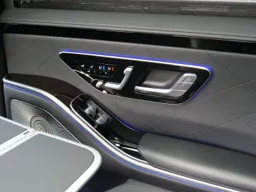 MERCEDES-BENZ S 580e Lang AMG First-Class Fond Chauf…