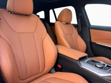 BMW 330e xD T M SPORT PRO AdLED Pano HK AHK Leas459