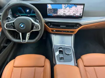 BMW 330e xD T M SPORT PRO AdLED Pano HK AHK Leas459