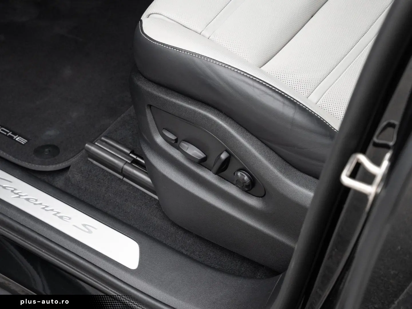PORSCHE Cayenne S E-Hybrid Sport Chrono Paket InnoDrive