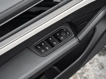 PORSCHE Cayenne S E-Hybrid Sport Chrono Paket InnoDrive