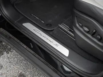PORSCHE Cayenne S E-Hybrid Sport Chrono Paket InnoDrive