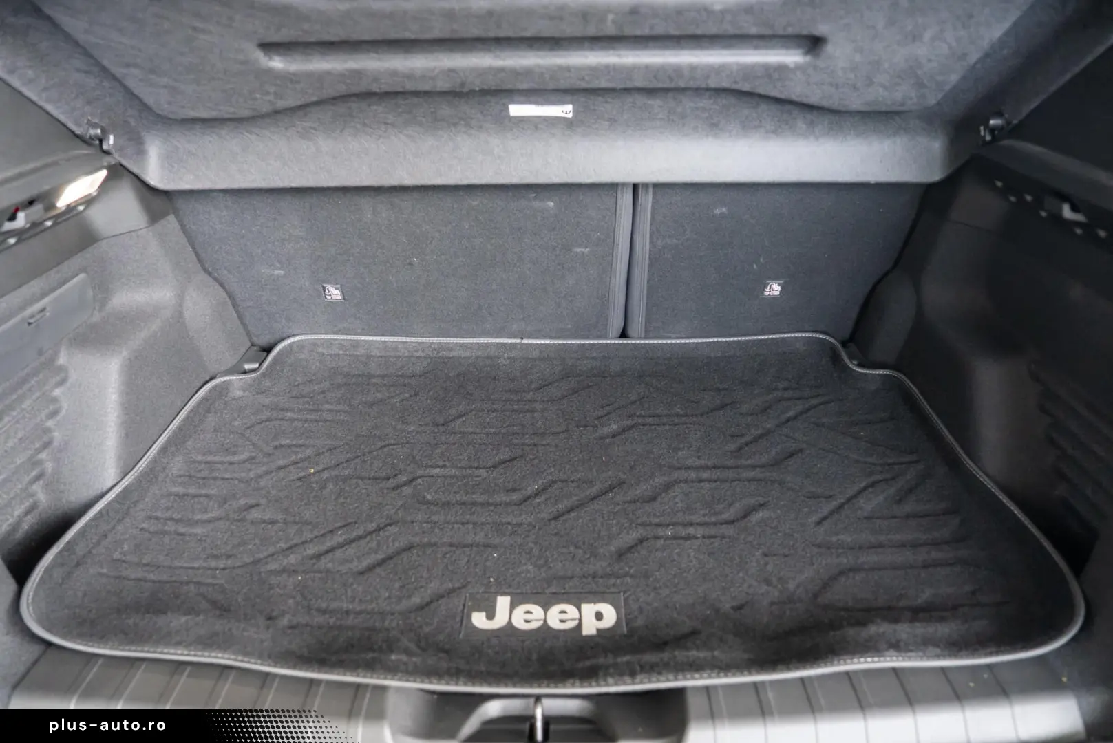 Jeep Avenger 1.2 e-Hybrid e-DCS  Summit