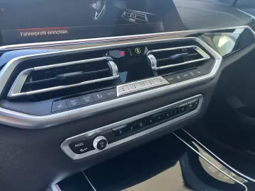 BMW X5 30d M-Sport xDrive Panorama AHK Navi Leder