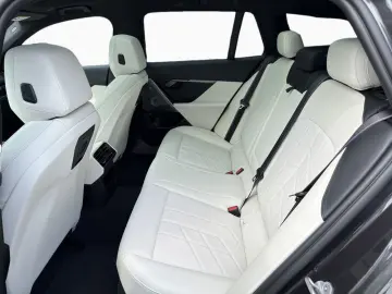BMW 550e xDr T M Sport Pro B&W AutoBahn Pano AHK 20