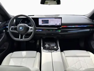 BMW 550e xDr T M Sport Pro B&W AutoBahn Pano AHK 20