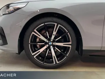 BMW 520d A xDrive Tou M-Sport AHK Sitzbelü Standh
