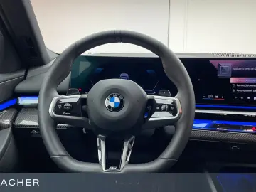 BMW 520d A xDrive Tou M-Sport AHK Sitzbelü Standh