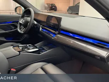 BMW 520d A xDrive Tou M-Sport AHK Sitzbelü Standh