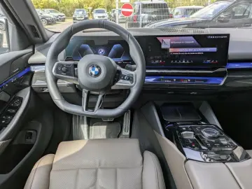 BMW 520d xDrive Tour. M Sport Park.Ass.Plus. AHK.