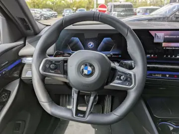 BMW 520d xDrive Tour. M Sport Park.Ass.Plus. AHK.