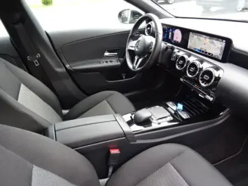 MERCEDES-BENZ CLA 180 2.0d LED  KAMERA