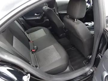 MERCEDES-BENZ CLA 180 2.0d LED  KAMERA