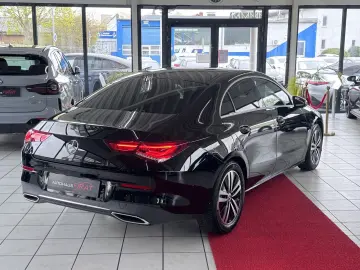 MERCEDES-BENZ CLA 180 Luxury DCT Kamera Navi LED