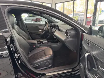 MERCEDES-BENZ CLA 180 Luxury DCT Kamera Navi LED