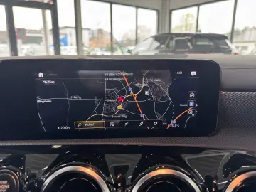 MERCEDES-BENZ CLA 180 Luxury DCT Kamera Navi LED