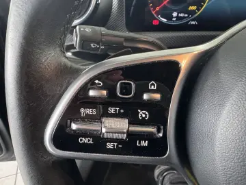 MERCEDES-BENZ CLA 180 Luxury DCT Kamera Navi LED