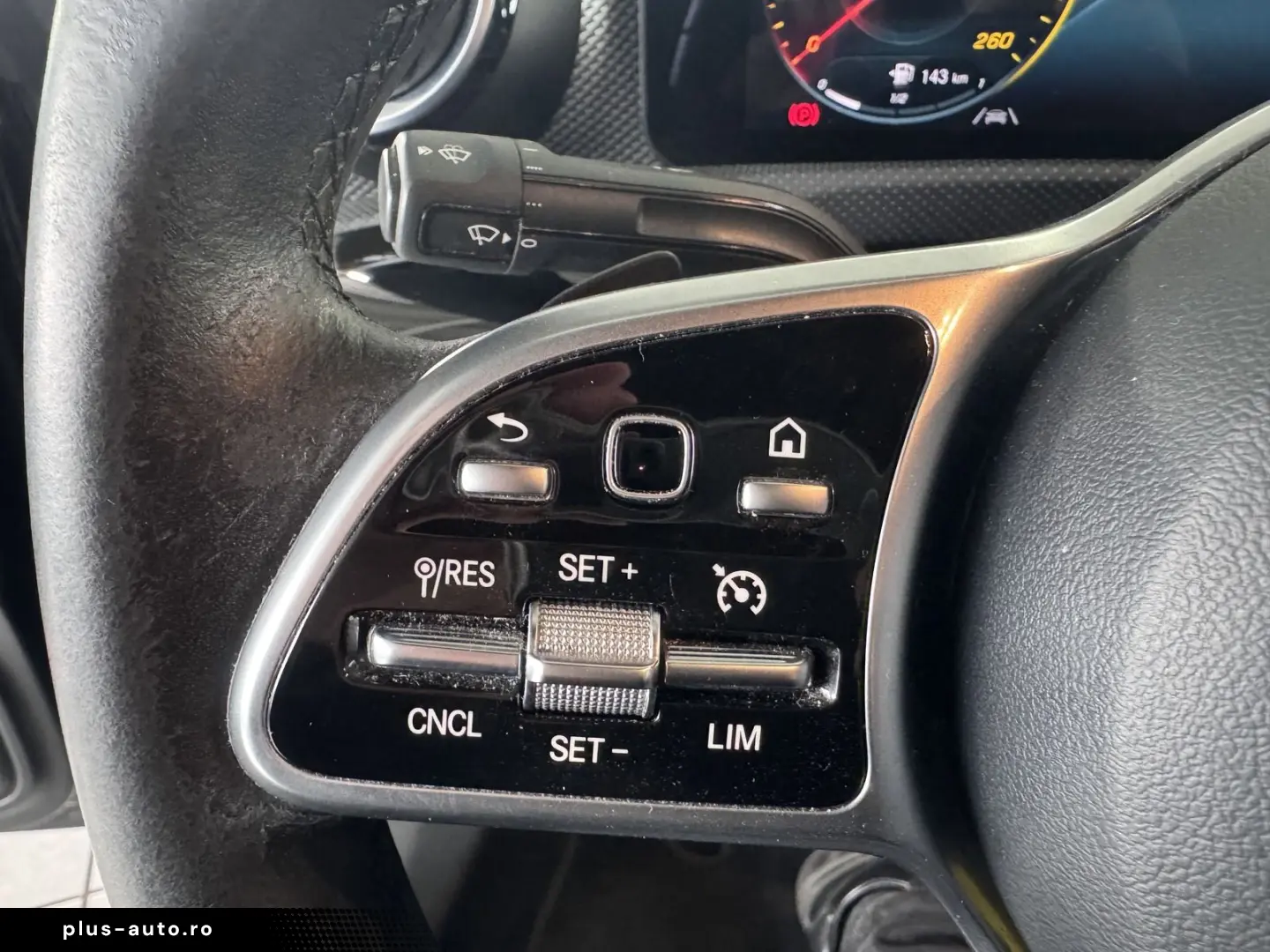 MERCEDES-BENZ CLA 180 Luxury DCT Kamera Navi LED
