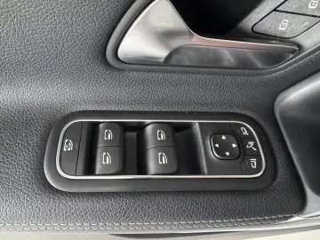 MERCEDES-BENZ CLA 180 Luxury DCT Kamera Navi LED