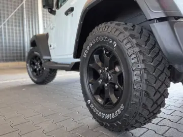 JEEP Wrangler Willys MY23  Keyless Carplay Sound LED