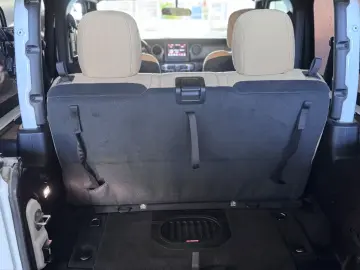 JEEP Wrangler Willys MY23  Keyless Carplay Sound LED