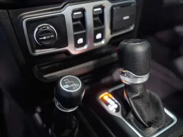 JEEP Wrangler Willys MY23  Keyless Carplay Sound LED