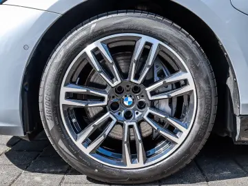 BMW 550e xDrive Touring M Sport HUD PANO ACC AHK LM