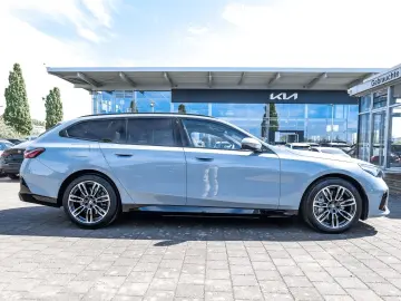 BMW 550e xDrive Touring M Sport HUD PANO ACC AHK LM