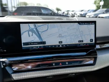 BMW 550e xDrive Touring M Sport HUD PANO ACC AHK LM