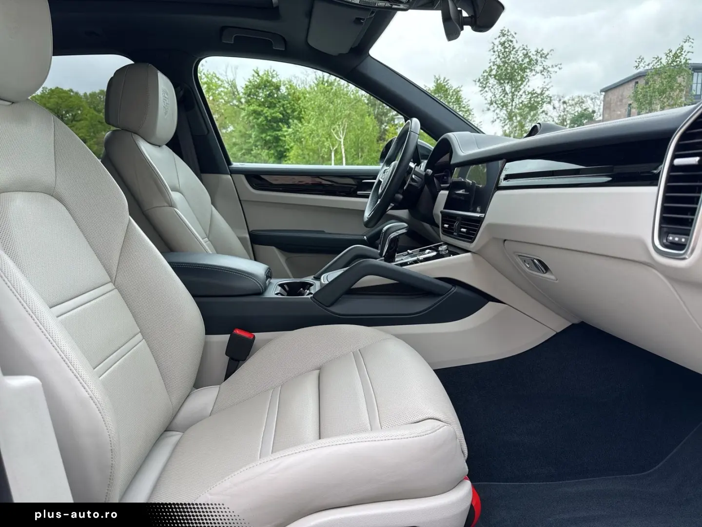 PORSCHE Cayenne Platinum Edition BOSE LED Pano 21